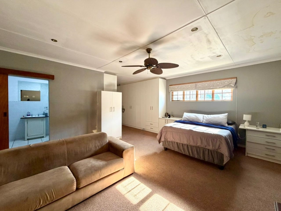 7 Bedroom Property for Sale in Oudtshoorn South Western Cape